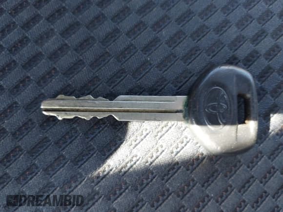 ✅ 2006 Toyota RAV4 Sport • VIN: JTMBK32V165000890 • Lot: 41882078. Listed on IAAI with 184,761 mi. Free auction sales archive from the USA and detailed vehicle history report at DreamBid. Image 11.