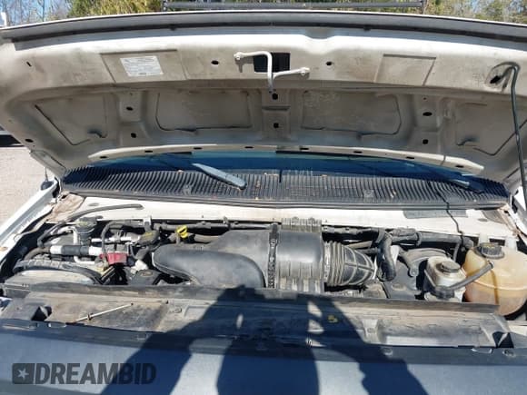 ✅ 2013 Ford Econoline Cargo Commercial • VIN: 1FTNE1EWXDDB31705 • Lot: 43899797. Wystawiony na IAAI z przebiegiem 185 781 mil. Bezpłatny archiwum sprzedaży aukcyjnych z USA i szczegółowy raport historii pojazdu na DreamBid. Zdjęcie 10.