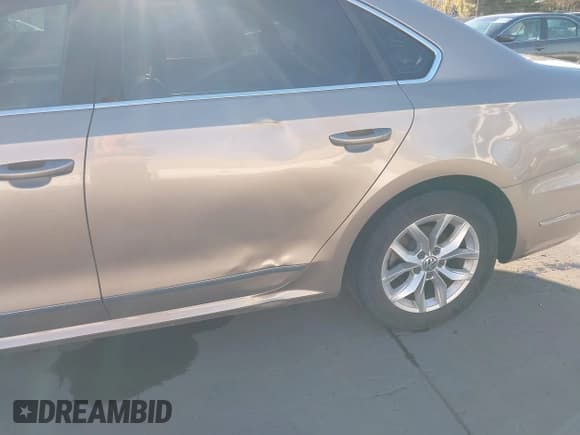 ✅ 2016 Volkswagen Passat S • VIN: 1VWAT7A36GC051988 • Lot: 43859709. Listed on IAAI with 158,722 mi. Free auction sales archive from the USA and detailed vehicle history report at DreamBid. Image 17.