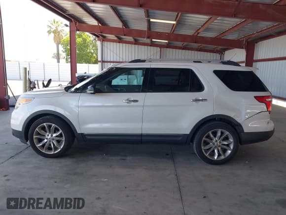 ✅ 2013 Ford Explorer XLT • VIN: 1FM5K7D81DGA93578 • Lot: 42380060. Wystawiony na IAAI z przebiegiem 252 399 mil. Bezpłatny archiwum sprzedaży aukcyjnych z USA i szczegółowy raport historii pojazdu na DreamBid. Zdjęcie 14.