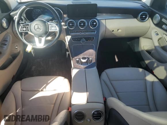 ✅ 2020 Mercedes-Benz C 300 • VIN: 55SWF8DB3LU328066 • Lot: 82344665. Wystawiony na Copart z przebiegiem 63 213 mil. Bezpłatny archiwum sprzedaży aukcyjnych z USA i szczegółowy raport historii pojazdu na DreamBid. Zdjęcie 8.