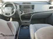 ✅ 2011 Toyota Sienna LE • VIN: 5TDKK3DC5BS148430 • Lot: 90360255. Wystawiony na Copart z przebiegiem 198 741 mil. Bezpłatny archiwum sprzedaży aukcyjnych z USA i szczegółowy raport historii pojazdu na DreamBid. Zdjęcie 8.