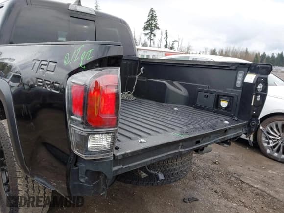 ✅ 2023 Toyota Tacoma SR • VIN: 3TYCZ5AN7PT132162 • Лот: 41787753. Опубликован ранее на IAAI с пробегом 26 689 миль. Бесплатный доступ к архиву аукционных продаж из США и подробный отчёт об истории автомобиля на DreamBid. Изображение 20.