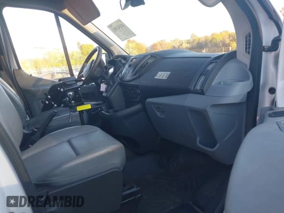 ✅ 2018 Ford Transit • VIN: 1FTBF4XM2JKA33045 • Лот: 43542502. Опубликован ранее на IAAI с пробегом 185 141 миль. Бесплатный доступ к архиву аукционных продаж из США и подробный отчёт об истории автомобиля на DreamBid. Изображение 5.