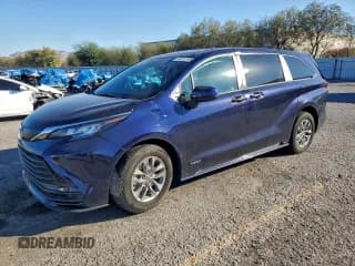 ✅ 2021 Toyota Sienna LE • VIN: 5TDKRKEC9MS020912 • Lot: 94213185. Listed on Copart with 83,566 mi. Free auction sales archive from the USA and detailed vehicle history report at DreamBid. Image 1.