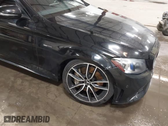 ✅ 2019 Mercedes-Benz C 43 AMG • VIN: 55SWF6EB0KU285355 • Lot: 41935660. Wystawiony na IAAI z przebiegiem 160 525 mil. Bezpłatny archiwum sprzedaży aukcyjnych z USA i szczegółowy raport historii pojazdu na DreamBid. Zdjęcie 18.
