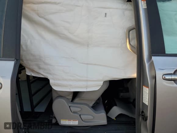 ✅ 2017 Toyota Sienna XLE • VIN: 5TDYZ3DC6HS779251 • Lot: 91639035. Listed on Copart with 109,407 mi. Free auction sales archive from the USA and detailed vehicle history report at DreamBid. Image 11.