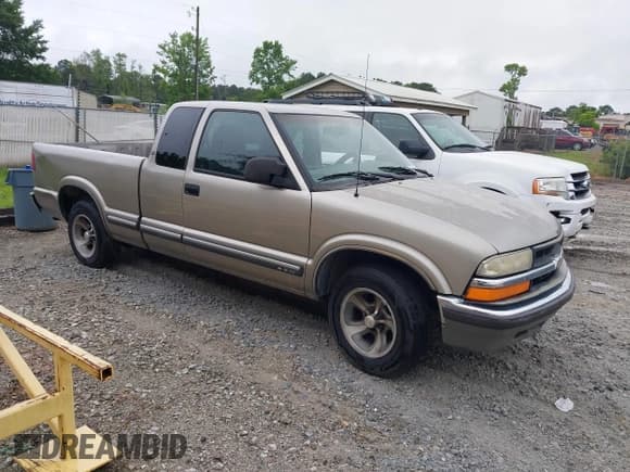 ✅ 2000 Chevrolet S-10 LS • VIN: 1GCCS1948Y8117129 • Лот: 42222109. Опубликован ранее на IAAI с пробегом 199 157 миль. Бесплатный доступ к архиву аукционных продаж из США и подробный отчёт об истории автомобиля на DreamBid. Изображение 1.