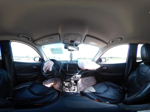 ✅ 2017 Jeep Cherokee Limited • VIN: 1C4PJLDB5HW516453 • Lot: 43151156. Wystawiony na IAAI z przebiegiem 96 720 mil. Bezpłatny archiwum sprzedaży aukcyjnych z USA i szczegółowy raport historii pojazdu na DreamBid. Zdjęcie 17.