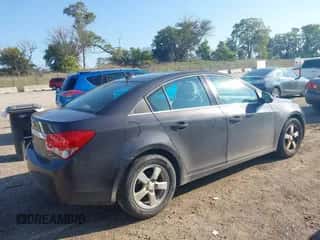 2014 Chevrolet Cruze 1LT с VIN 1G1PC5SB3E7481323, выставлен на аукционе IAAI как лот 43228447 с пробегом 106 554 миль миль и . История ставок и продаж доступна на DreamBid. Изображение 4.