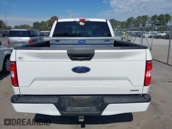 ✅ 2018 Ford F-150 XL • VIN: 1FTEX1CP7JFB94735 • Lot: 43509157. Wystawiony na IAAI z przebiegiem 95 978 mil. Bezpłatny archiwum sprzedaży aukcyjnych z USA i szczegółowy raport historii pojazdu na DreamBid. Zdjęcie 16.
