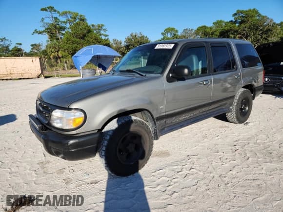 ✅ 2000 Ford Explorer XLT • VIN: 1FMZU83P9YZC31033 • Лот: 91068925. Опубликован ранее на Copart с пробегом 72 330 миль. Бесплатный доступ к архиву аукционных продаж из США и подробный отчёт об истории автомобиля на DreamBid. Изображение 1.