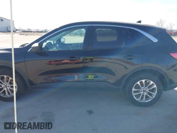✅ 2022 Ford Escape SE • VIN: 1FMCU9G6XNUB30881 • Lot: 41750512. Listed on IAAI with 88,681 mi. Free auction sales archive from the USA and detailed vehicle history report at DreamBid. Image 14.