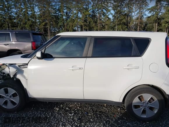 ✅ 2016 Kia Soul • VIN: KNDJN2A24G7386716 • Lot: 43474843. Wystawiony na IAAI z przebiegiem 96 779 mil. Bezpłatny archiwum sprzedaży aukcyjnych z USA i szczegółowy raport historii pojazdu na DreamBid. Zdjęcie 14.