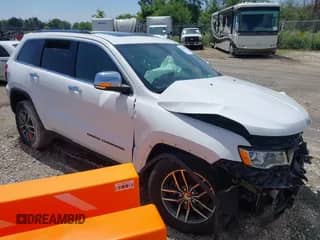 2018 Jeep Grand Cherokee Sterling z VIN 1C4RJFBT0JC465814, wystawiony jako IAAI lot #42769244 z przebiegiem 129 780 mil mil oraz . Historia ofert i sprzedaży dostępna na DreamBid. Obrazek 1.