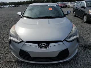 ✅ 2017 Hyundai Veloster • VIN: KMHTC6AD0HU304907 • Lot: 76679584. Wystawiony na Copart z przebiegiem Nie podano. Bezpłatny archiwum sprzedaży aukcyjnych z USA i szczegółowy raport historii pojazdu na DreamBid. Zdjęcie 5.