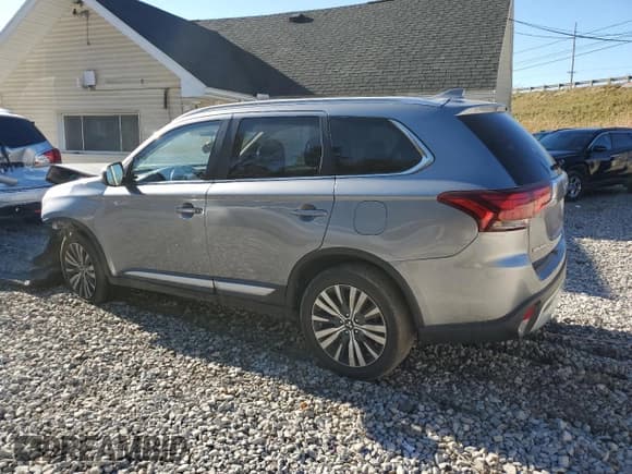✅ 2020 Mitsubishi Outlander ES • VIN: JA4AZ3A35LZ020582 • Lot: 82723505. Listed on Copart with Not provided. Free auction sales archive from the USA and detailed vehicle history report at DreamBid. Image 2.