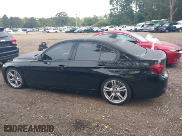 ✅ 2018 BMW 3 Series 340i • VIN: WBA8B3C52JK843397 • Lot: 43321023. Wystawiony na IAAI z przebiegiem 58 174 mil. Bezpłatny archiwum sprzedaży aukcyjnych z USA i szczegółowy raport historii pojazdu na DreamBid. Zdjęcie 14.