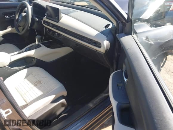 ✅ 2023 Honda HR-V LX • VIN: 3CZRZ2H31PM736311 • Lot: 43561918. Wystawiony na IAAI z przebiegiem 27 421 mil. Bezpłatny archiwum sprzedaży aukcyjnych z USA i szczegółowy raport historii pojazdu na DreamBid. Zdjęcie 5.