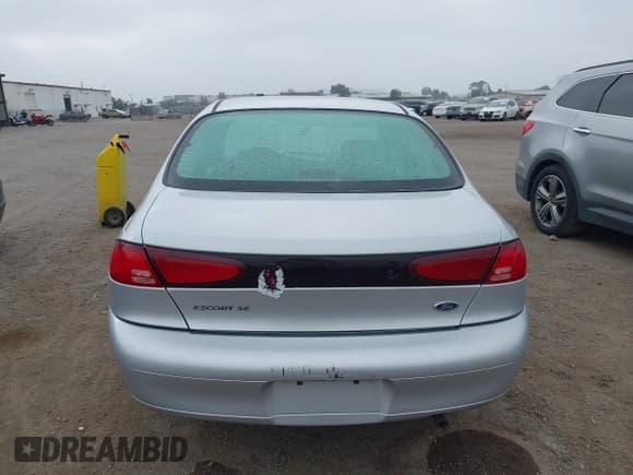 ✅ 2001 Ford Escort Fleet • VIN: 3FAFP13P61R155907 • Lot: 43598300. Wystawiony na IAAI z przebiegiem 118 954 mil. Bezpłatny archiwum sprzedaży aukcyjnych z USA i szczegółowy raport historii pojazdu na DreamBid. Zdjęcie 16.