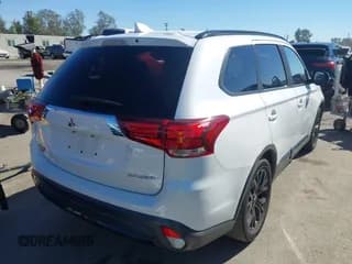 ✅ 2018 Mitsubishi Outlander SE • VIN: JA4AD3A31JZ029680 • Lot: 43589155. Wystawiony na IAAI z przebiegiem 93 442 mil. Bezpłatny archiwum sprzedaży aukcyjnych z USA i szczegółowy raport historii pojazdu na DreamBid. Zdjęcie 4.