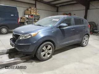 ✅ 2013 Kia Sportage LX • VIN: KNDPBCA28D7398551 • Лот: 92159745. Опубликован ранее на Copart с пробегом 161 777 миль. Бесплатный доступ к архиву аукционных продаж из США и подробный отчёт об истории автомобиля на DreamBid. Изображение 1.