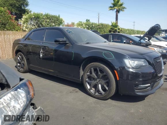 ✅ 2021 Chrysler 300 S • VIN: 2C3CCABT1MH604194 • Lot: 62198595. Listed on Copart with 42,876 mi. Free auction sales archive from the USA and detailed vehicle history report at DreamBid. Image 4.