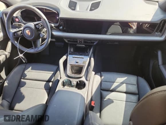 ✅ 2025 Porsche Cayenne • VIN: WP1AA2AY2SDA05308 • Lot: 70502815. Wystawiony na Copart z przebiegiem Nie podano. Bezpłatny archiwum sprzedaży aukcyjnych z USA i szczegółowy raport historii pojazdu na DreamBid. Zdjęcie 8.