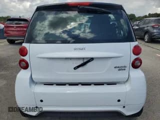 ✅ 2014 Smart fortwo Passion • VIN: WMEEJ9AA6EK782087 • Lot: 73883554. Wystawiony na Copart z przebiegiem Nie podano. Bezpłatny archiwum sprzedaży aukcyjnych z USA i szczegółowy raport historii pojazdu na DreamBid. Zdjęcie 6.