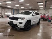 ✅ 2019 Jeep Grand Cherokee Altitude • VIN: 1C4RJFAG3KC838270 • Lot: 43490196. Wystawiony na IAAI z przebiegiem 87 496 mil. Bezpłatny archiwum sprzedaży aukcyjnych z USA i szczegółowy raport historii pojazdu na DreamBid. Zdjęcie 17.