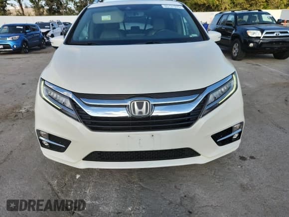 ✅ 2018 Honda Odyssey Touring • VIN: 5FNRL6H88JB027123 • Lot: 85131975. Wystawiony na Copart z przebiegiem 116 711 mil. Bezpłatny archiwum sprzedaży aukcyjnych z USA i szczegółowy raport historii pojazdu na DreamBid. Zdjęcie 5.