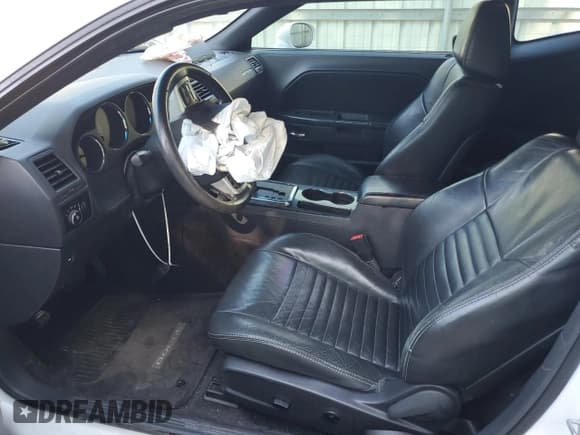 ✅ 2014 Dodge Challenger SXT • VIN: 2C3CDYAGXEH123503 • Lot: 77178214. Wystawiony na Copart z przebiegiem 114 039 mil. Bezpłatny archiwum sprzedaży aukcyjnych z USA i szczegółowy raport historii pojazdu na DreamBid. Zdjęcie 7.