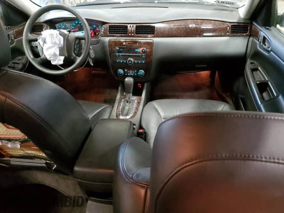 2016 Chevrolet Impala LTZ z VIN 2G1WC5E33G1126894, wystawiony jako Copart lot #80207675 z przebiegiem 207 044 mil mil oraz Szkoda całkowita • Salvage title. Historia ofert i sprzedaży dostępna na DreamBid. Obrazek 8.