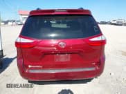 ✅ 2015 Toyota Sienna LE • VIN: 5TDKK3DC3FS572727 • Lot: 43696727. Wystawiony na IAAI z przebiegiem 169 978 mil. Bezpłatny archiwum sprzedaży aukcyjnych z USA i szczegółowy raport historii pojazdu na DreamBid. Zdjęcie 16.