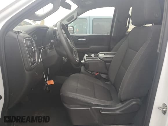 ✅ 2020 Chevrolet Silverado 1500 LT • VIN: 1GCRYDED3LZ103464 • Lot: 69833313. Wystawiony na Copart z przebiegiem 180 695 mil. Bezpłatny archiwum sprzedaży aukcyjnych z USA i szczegółowy raport historii pojazdu na DreamBid. Zdjęcie 7.