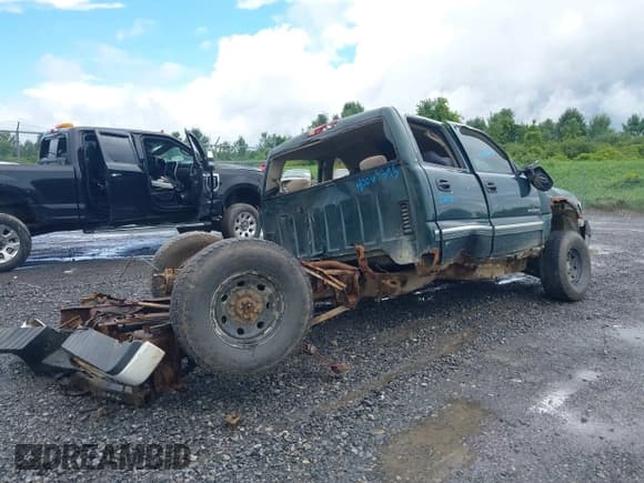 ✅ 2001 Chevrolet Silverado 2500HD LT3 • VIN: 1GCHK23G51F142490 • Лот: 40063395. Опубликован ранее на IAAI с пробегом 170 082 миль. Бесплатный доступ к архиву аукционных продаж из США и подробный отчёт об истории автомобиля на DreamBid. Изображение 4.