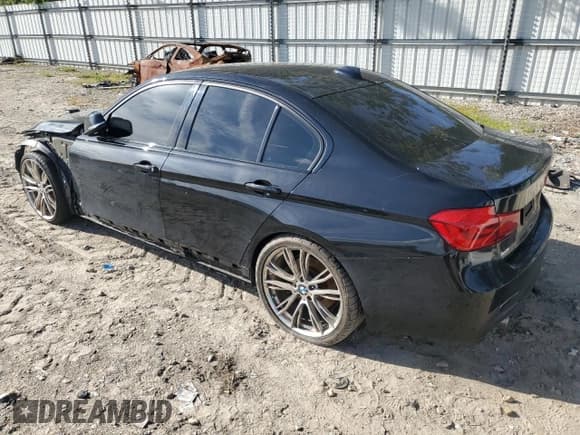 ✅ 2018 BMW 3 Series 340i • VIN: WBA8B3C5XJK384796 • Лот: 70882815. Опубликован ранее на Copart с пробегом 88 850 миль. Бесплатный доступ к архиву аукционных продаж из США и подробный отчёт об истории автомобиля на DreamBid. Изображение 2.
