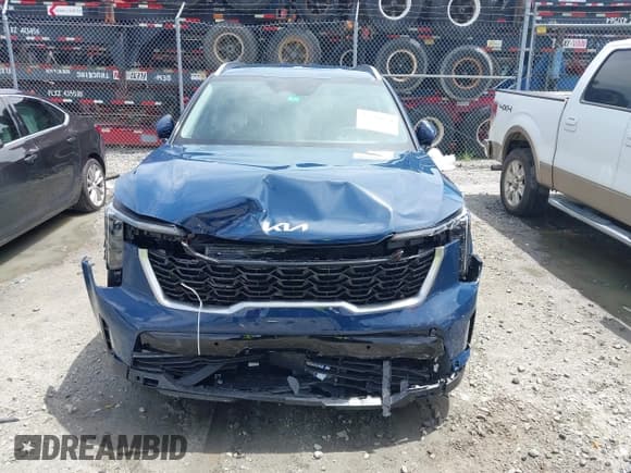 ✅ 2025 Kia Sorento EX • VIN: 5XYRH4JF8SG341900 • Lot: 42720674. Wystawiony na IAAI z przebiegiem 973 mil. Bezpłatny archiwum sprzedaży aukcyjnych z USA i szczegółowy raport historii pojazdu na DreamBid. Zdjęcie 11.