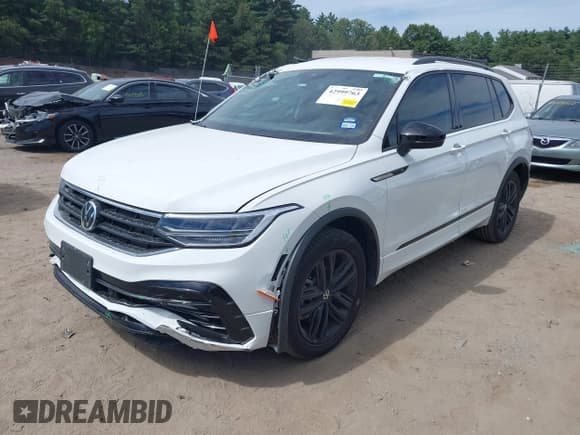 ✅ 2022 Volkswagen Tiguan SE R-Line Black • VIN: 3VVCB7AX7NM007416 • Lot: 42999763. Wystawiony na IAAI z przebiegiem 21 861 mil. Bezpłatny archiwum sprzedaży aukcyjnych z USA i szczegółowy raport historii pojazdu na DreamBid. Zdjęcie 18.