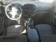 ✅ 2023 Kia Soul LX • VIN: KNDJ23AU5P7203971 • Lot: 69647115. Wystawiony na Copart z przebiegiem 21 019 mil. Bezpłatny archiwum sprzedaży aukcyjnych z USA i szczegółowy raport historii pojazdu na DreamBid. Zdjęcie 8.