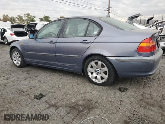 ✅ 2005 BMW 3 Series 325i • VIN: WBAAZ33495KP92975 • Lot: 70539935. Listed on Copart with 170,704 mi. Free auction sales archive from the USA and detailed vehicle history report at DreamBid. Image 2.
