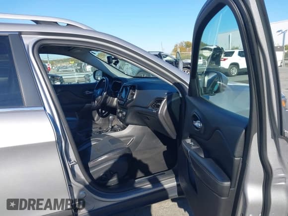 ✅ 2020 Jeep Cherokee Limited • VIN: 1C4PJMDX2LD590435 • Lot: 43582964. Wystawiony na IAAI z przebiegiem 97 291 mil. Bezpłatny archiwum sprzedaży aukcyjnych z USA i szczegółowy raport historii pojazdu na DreamBid. Zdjęcie 5.