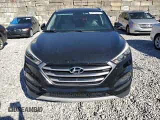 2017 Hyundai Tucson Sport z VIN KM8J3CA21HU281898, wystawiony jako Copart lot #84916545 z przebiegiem Nie podano mil oraz Czysty tytuł • Clean title. Historia ofert i sprzedaży dostępna na DreamBid. Obrazek 5.