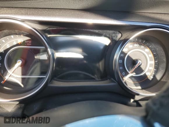 ✅ 2022 Jeep Wrangler Unlimited Sahara Altitude • VIN: 1C4HJXEG4NW222723 • Lot: 84658285. Wystawiony na Copart z przebiegiem Nie podano. Bezpłatny archiwum sprzedaży aukcyjnych z USA i szczegółowy raport historii pojazdu na DreamBid. Zdjęcie 9.