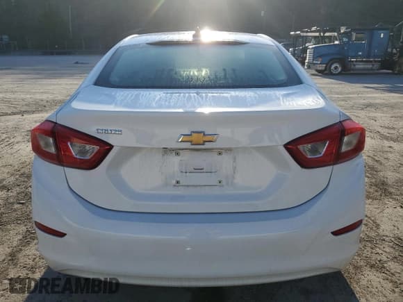 ✅ 2019 Chevrolet Cruze LS • VIN: 1G1BC5SM6K7153224 • Lot: 48584253. Listed on Copart with 10,525 mi. Free auction sales archive from the USA and detailed vehicle history report at DreamBid. Image 6.