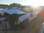 2004 Chevrolet Silverado 1500 Work Truck z VIN 1GCEC14XX4Z288962, wystawiony jako IAAI lot #41030729 z przebiegiem 320 541 mil mil oraz . Historia ofert i sprzedaży dostępna na DreamBid. Obrazek 2.