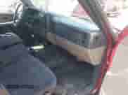 2001 Chevrolet Tahoe LT z VIN 1GNEK13T01R220304, wystawiony jako IAAI lot #42322561 z przebiegiem 139 197 mil mil oraz . Historia ofert i sprzedaży dostępna na DreamBid. Obrazek 5.