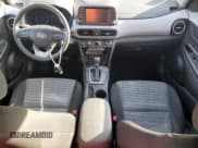 ✅ 2020 Hyundai Kona SEL • VIN: KM8K22AA1LU553500 • Лот: 73954184. Опубликован ранее на Copart с пробегом Не указан. Бесплатный доступ к архиву аукционных продаж из США и подробный отчёт об истории автомобиля на DreamBid. Изображение 8.