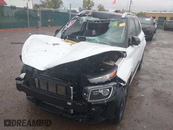 ✅ 2022 Hyundai Venue SEL • VIN: KMHRC8A3XNU139361 • Lot: 43370989. Listed on IAAI with 140,835 mi. Free auction sales archive from the USA and detailed vehicle history report at DreamBid. Image 6.