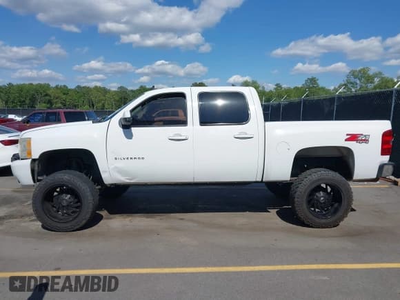 ✅ 2009 Chevrolet Silverado 1500 LT • VIN: 3GCEK23M79G289638 • Lot: 39254482. Listed on IAAI with 165,372 mi. Free auction sales archive from the USA and detailed vehicle history report at DreamBid. Image 14.